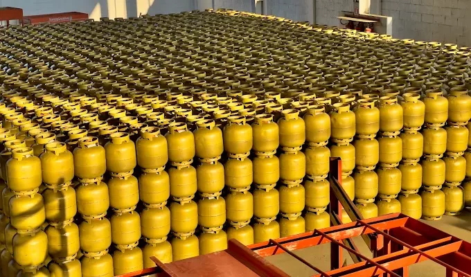 Estoque de botijão de gás da loja Gasmaster